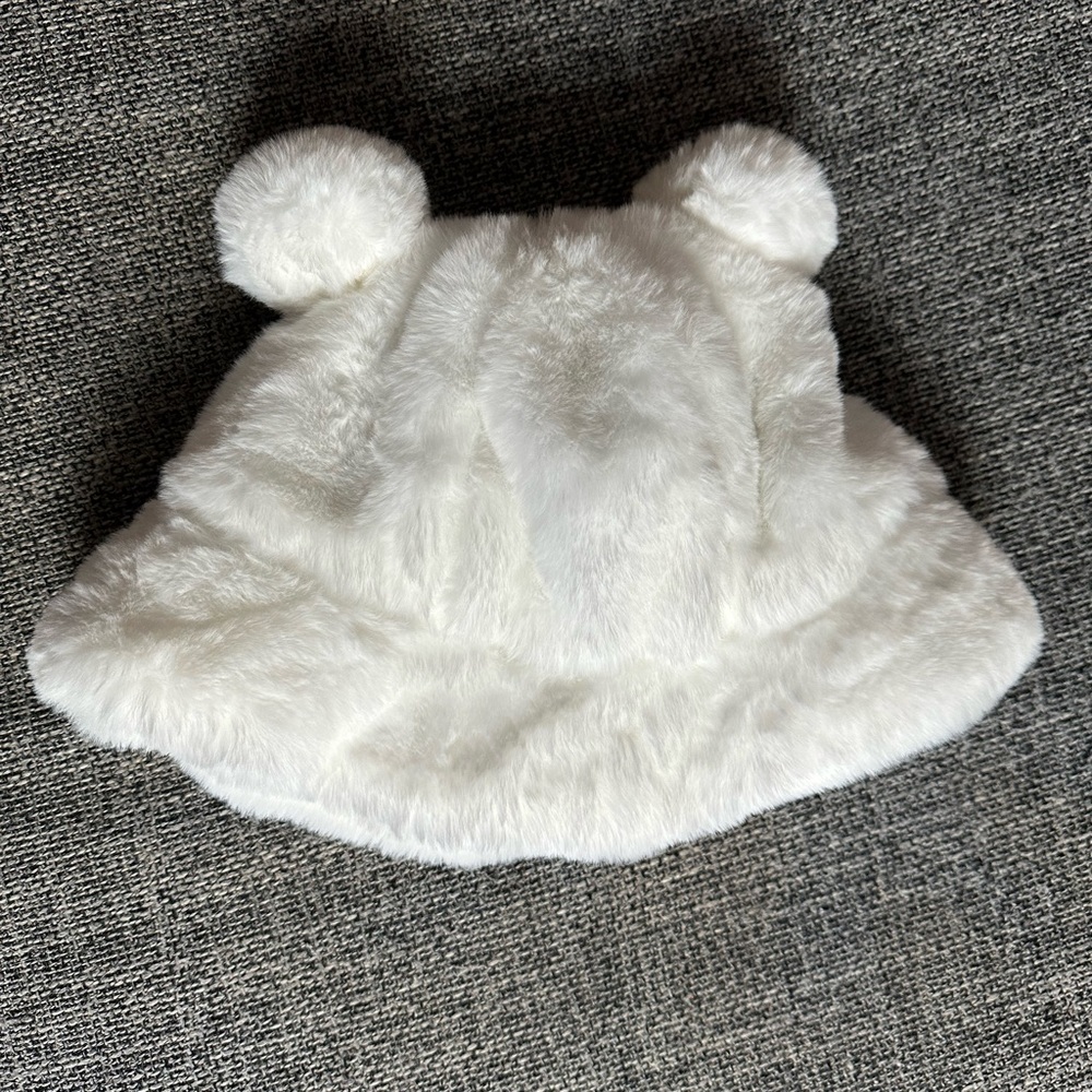 Fuzzy white bucket hat with 2 puffs balls